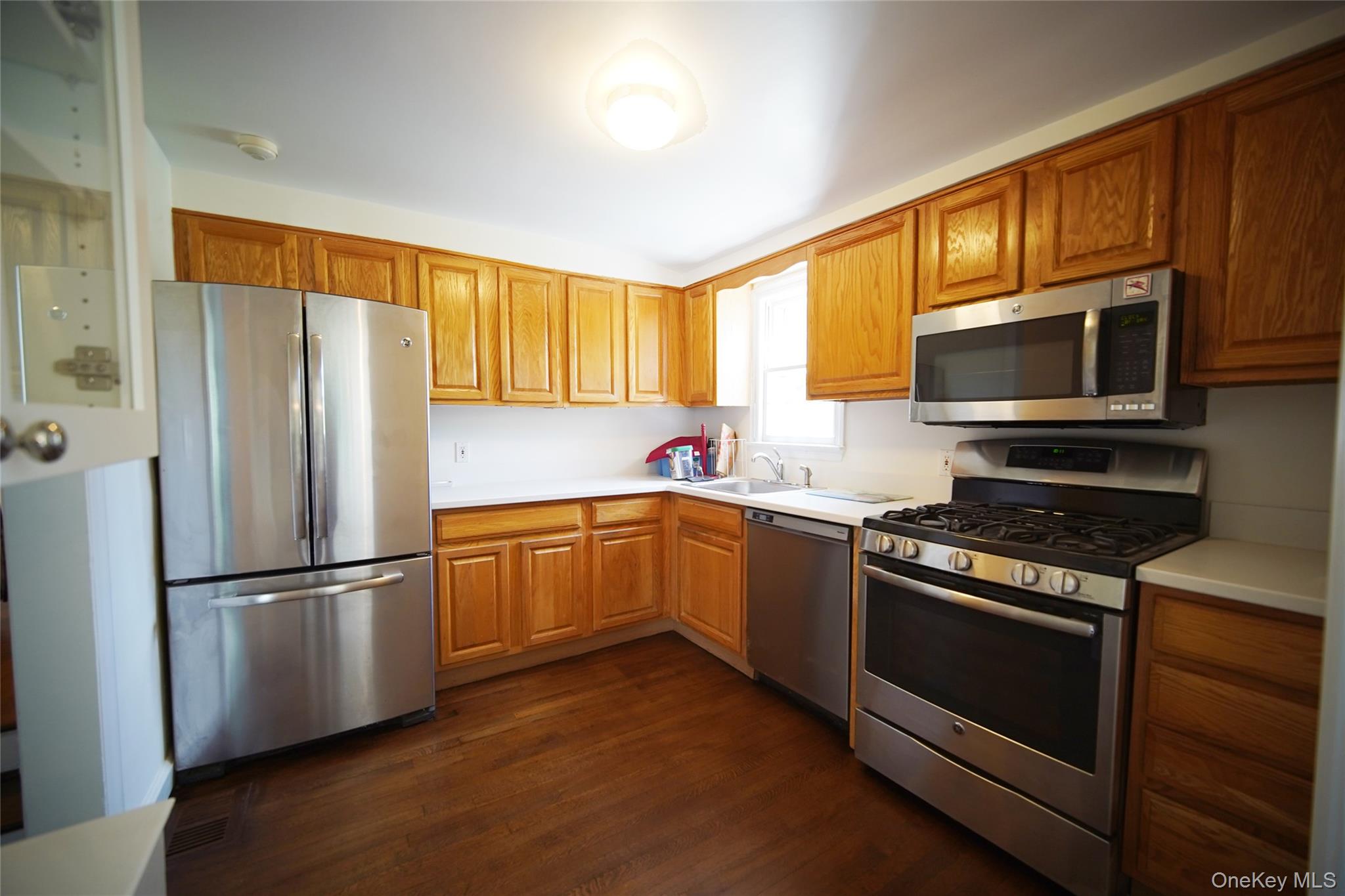 416 Ridgeway – For Rent photo 2