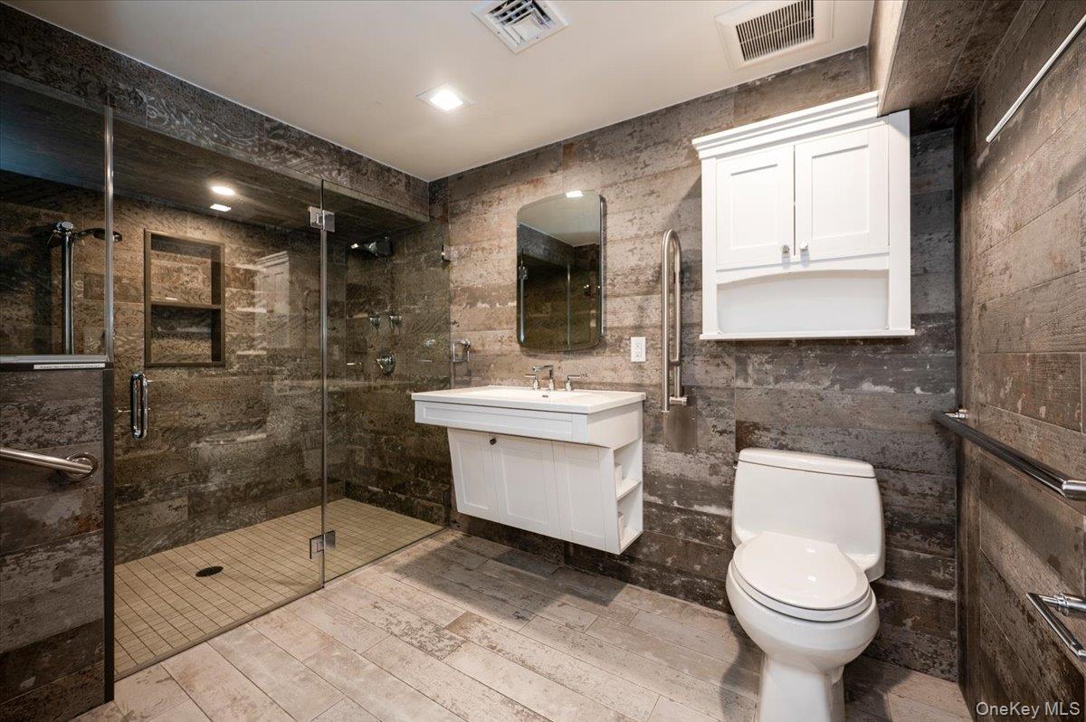 47 E Penn Street, Unit Lower photo 14
