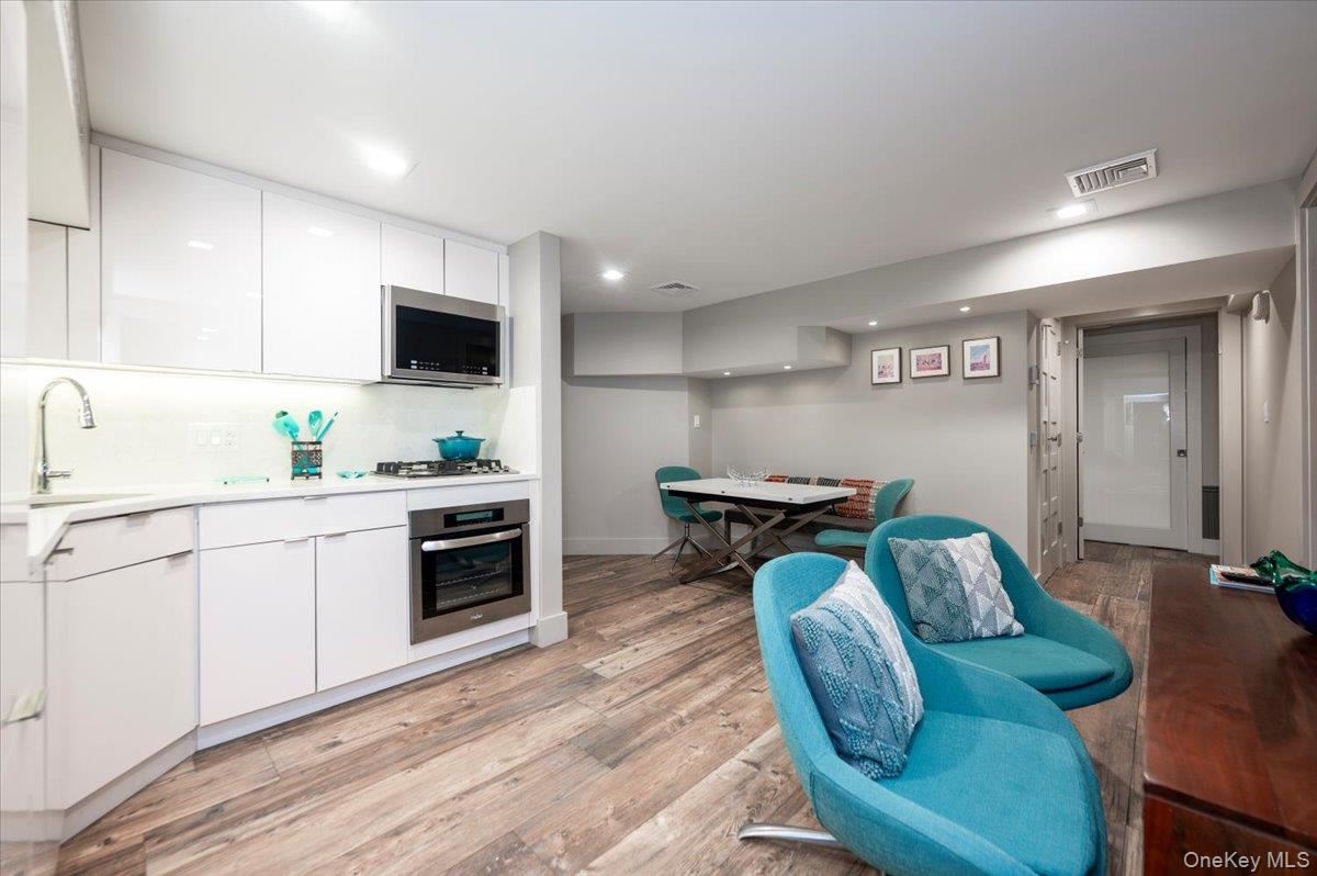 47 E Penn Street, Unit Lower photo 9