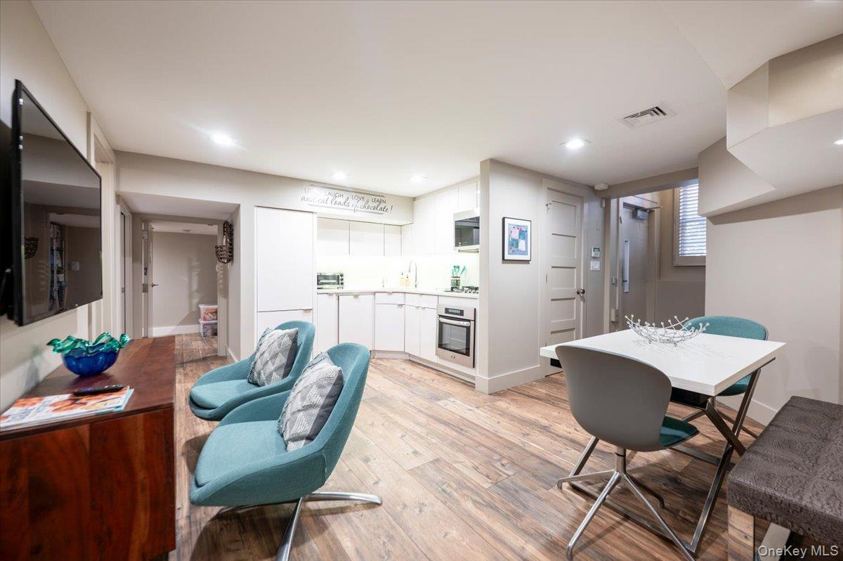 47 E Penn Street, Unit Lower photo 10