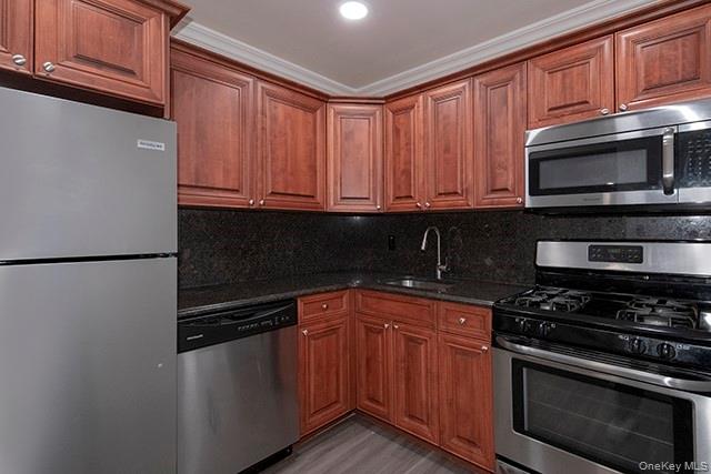 327 Brook Avenue, Unit 327-1A photo 2
