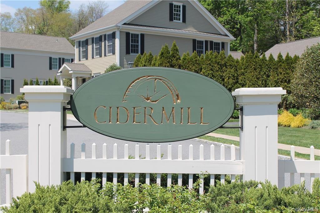 10 Cider Mill Circle – For Sale photo 37