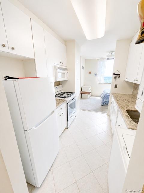 27010 Grand Central  Pky, Unit 22R photo 12