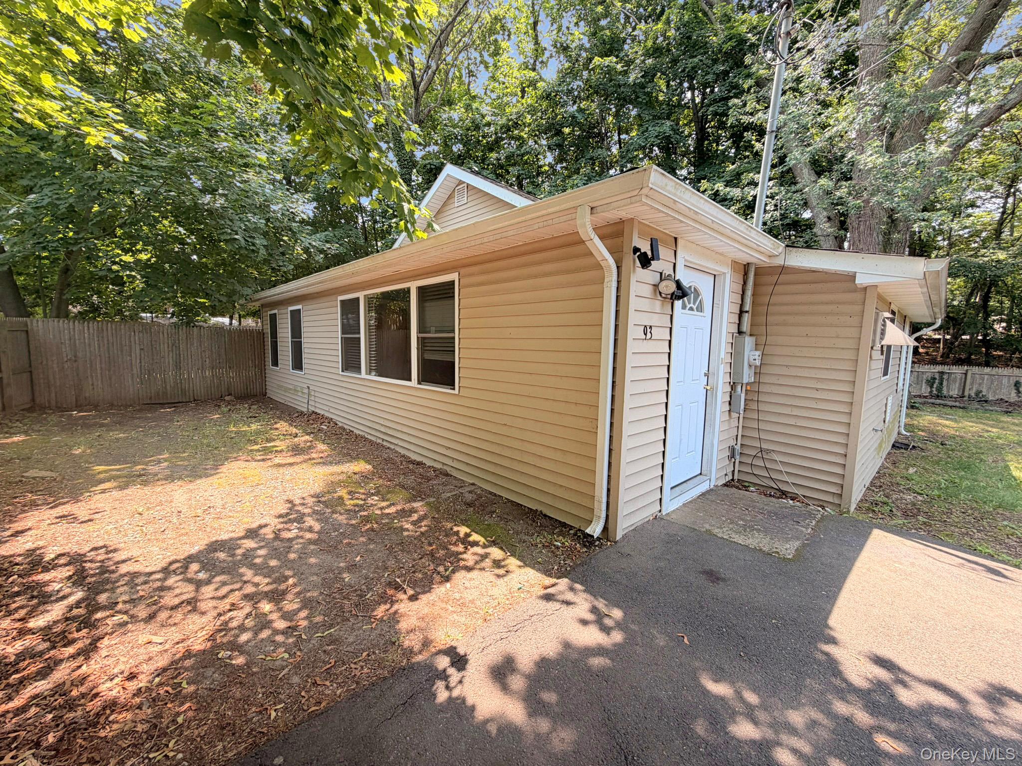 93 Lynbrook Drive – For Sale photo 2