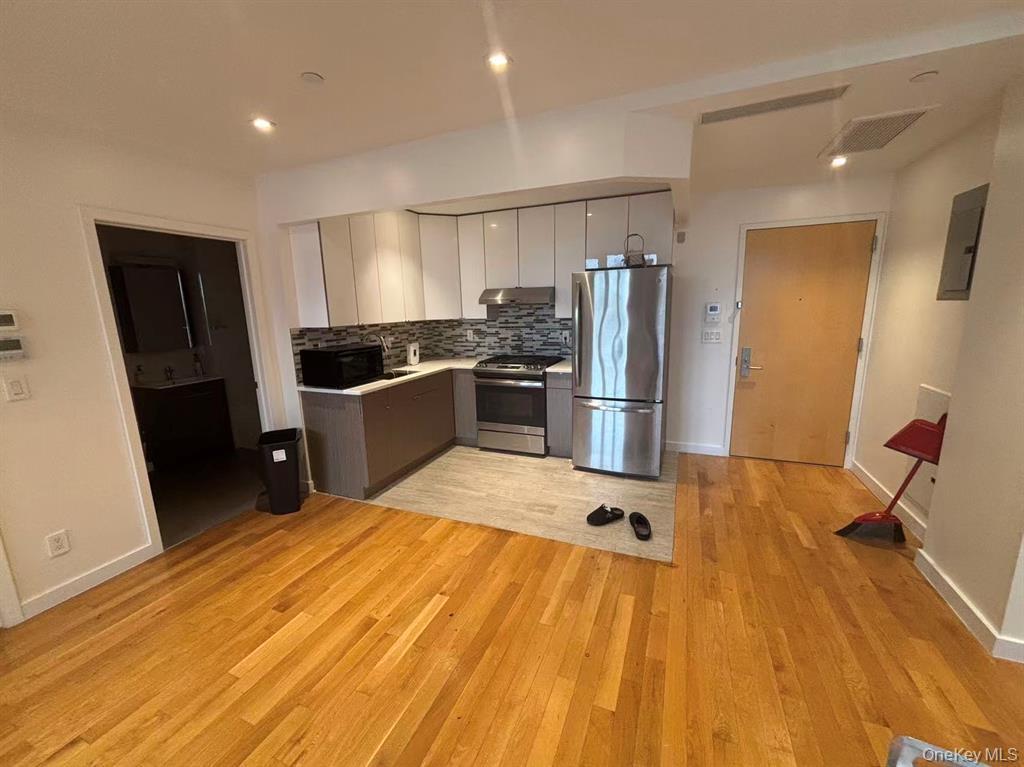 4223 Parsons Boulevard, Unit 5D photo 2