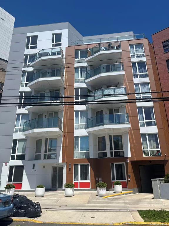 4223 Parsons Boulevard, Unit 5D