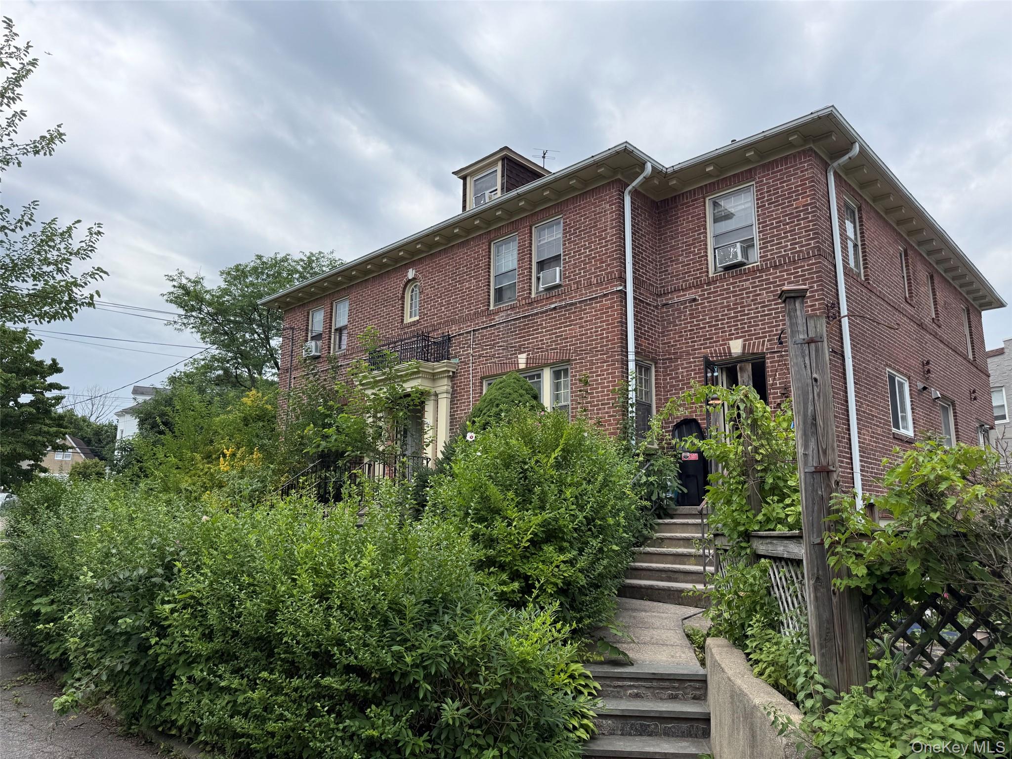 92 Woodland Avenue – For Sale photo 2