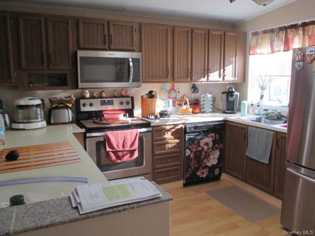 130 Village Circle W – For Sale photo 4