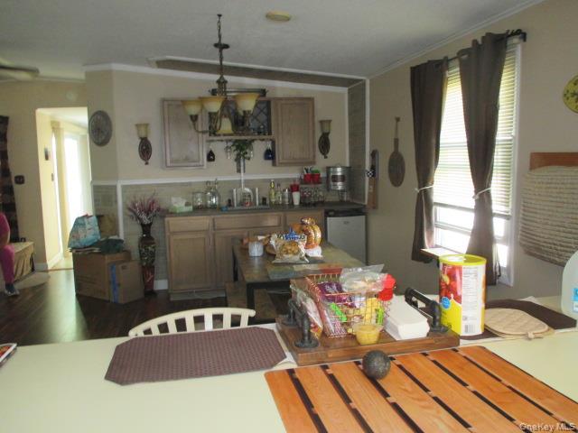 130 Village Circle W – For Sale photo 5