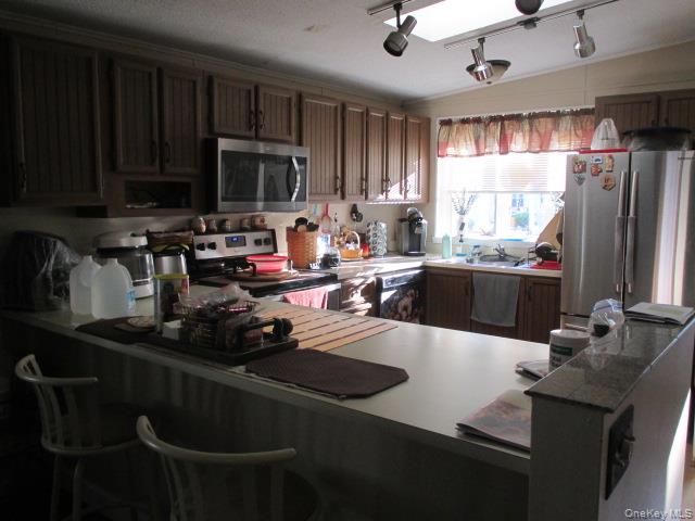 130 Village Circle W – For Sale photo 3