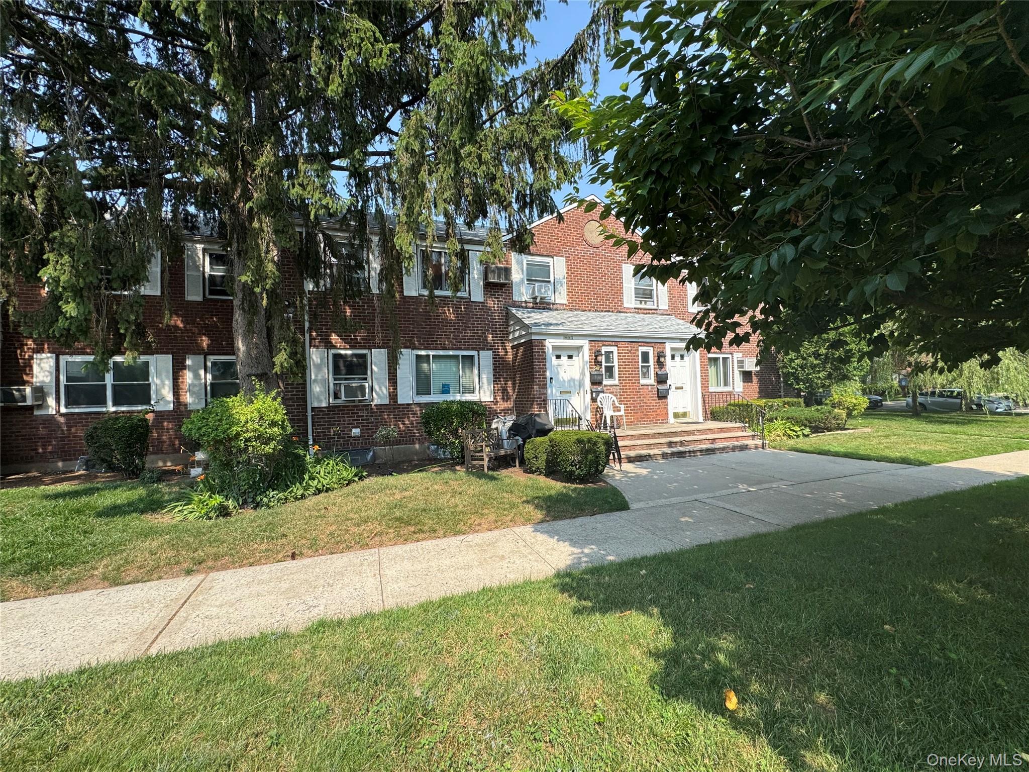 260-38 73 Avenue, Unit B1 photo 2