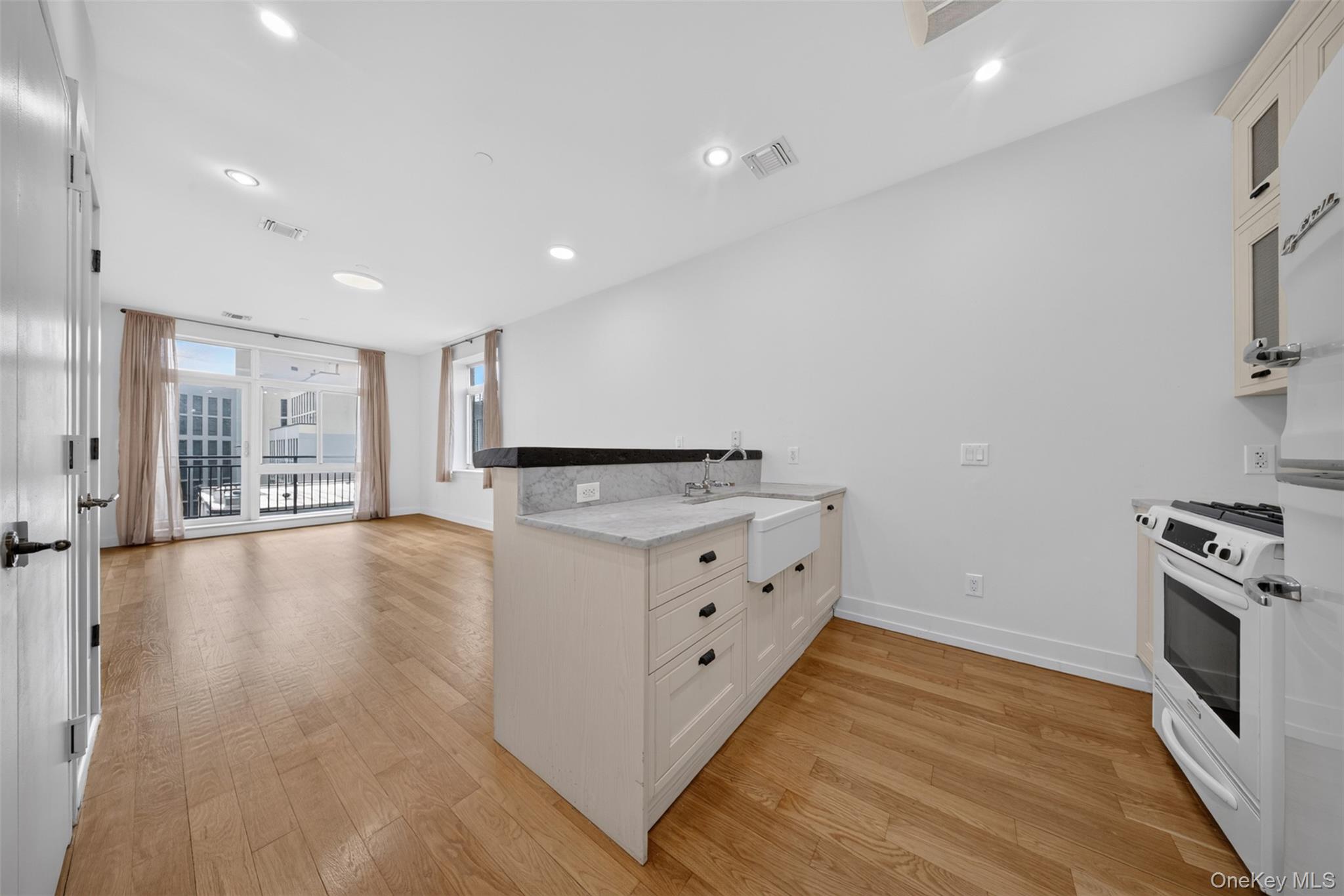 100 Engert Avenue, Unit 5C photo 10