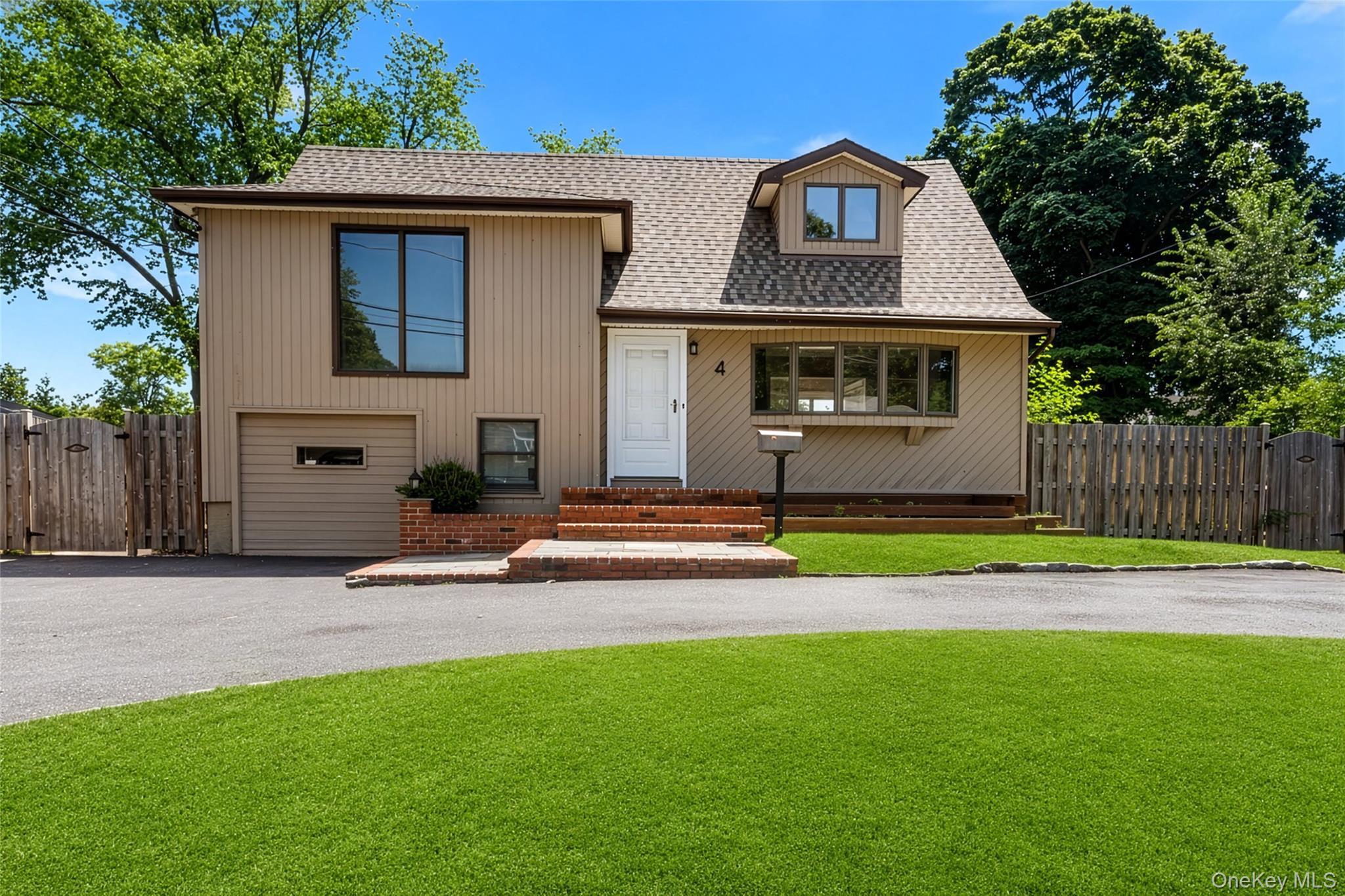 4 Sibley Place – For Sale photo 2