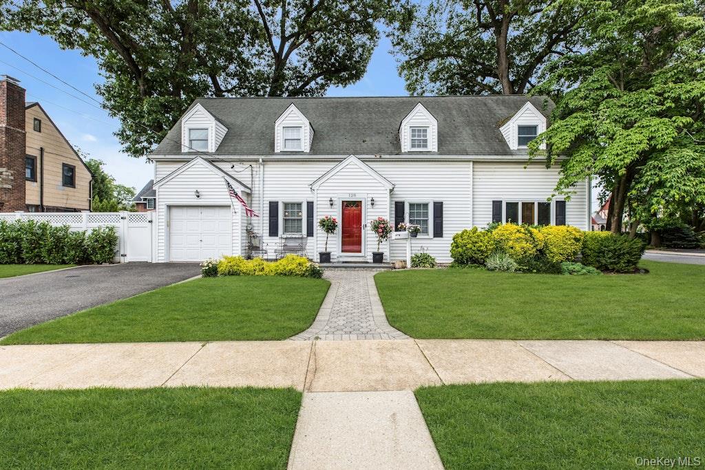128 Stuart Street – For Sale