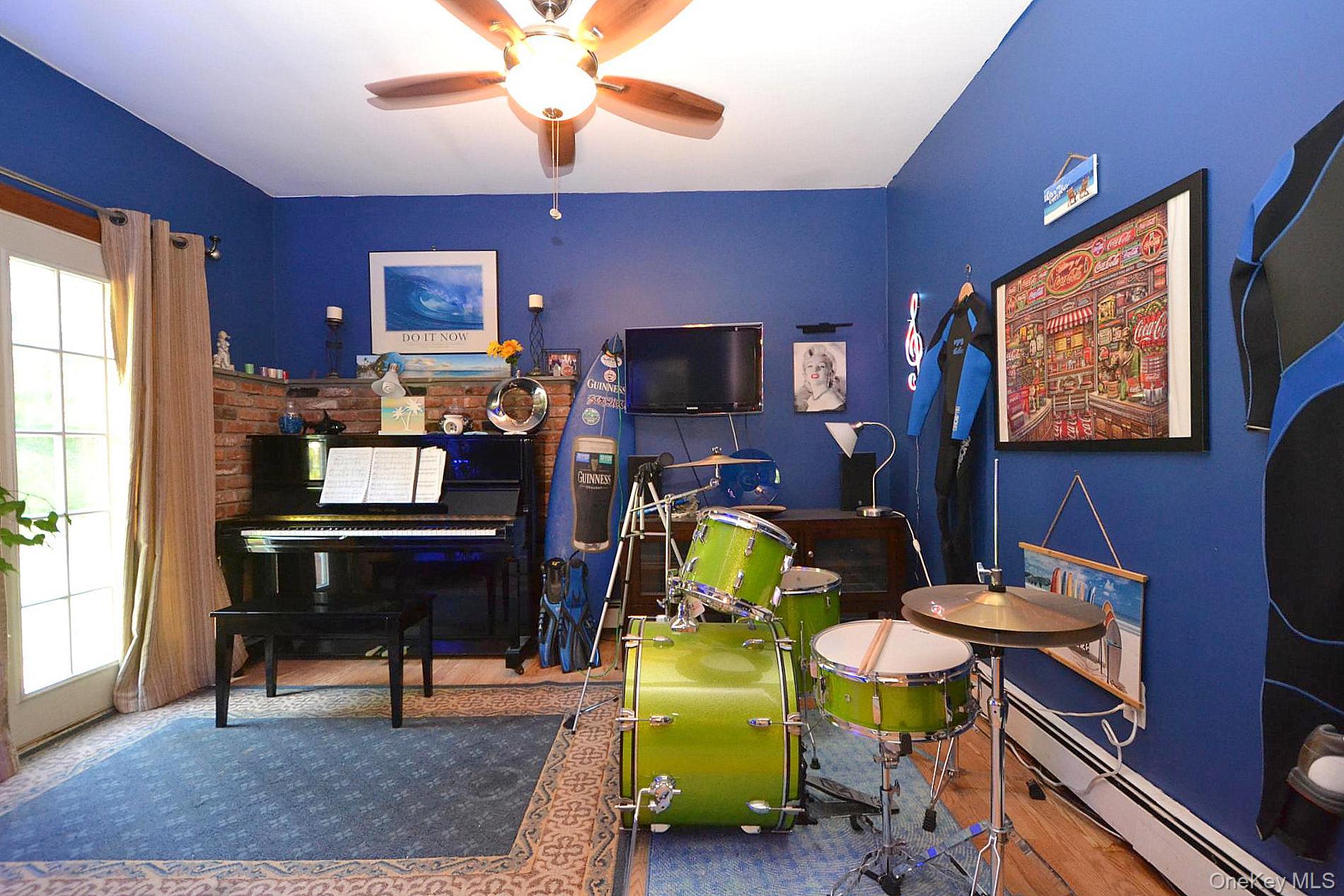 5 Radio Avenue – For Sale photo 13