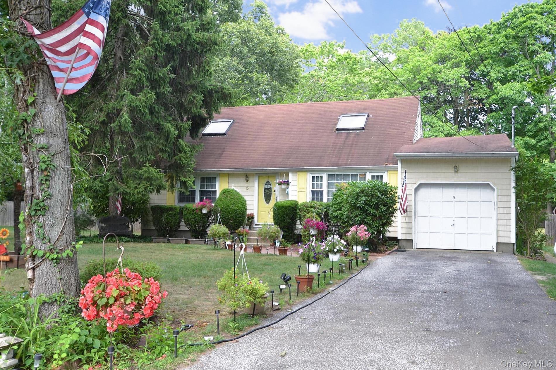 5 Radio Avenue – For Sale