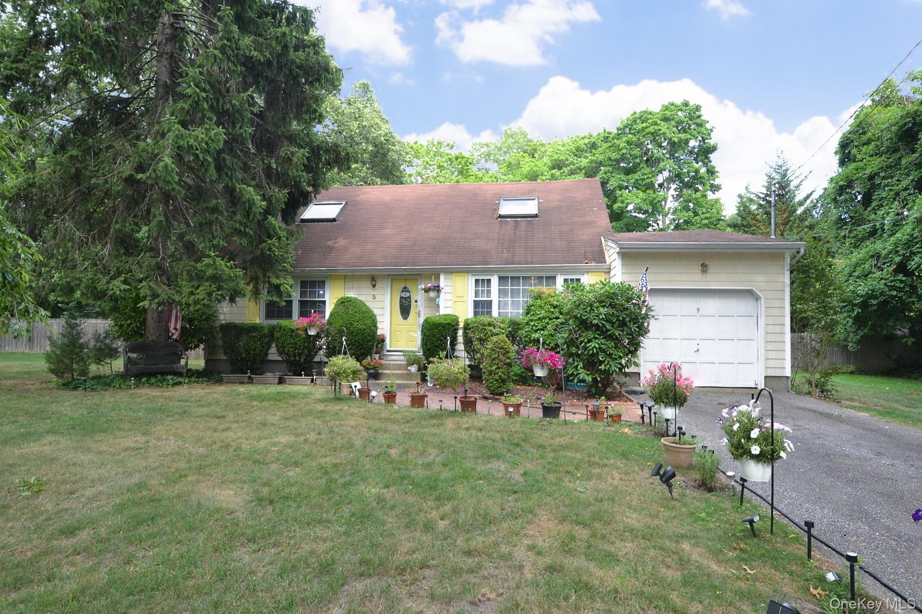 5 Radio Avenue – For Sale photo 2