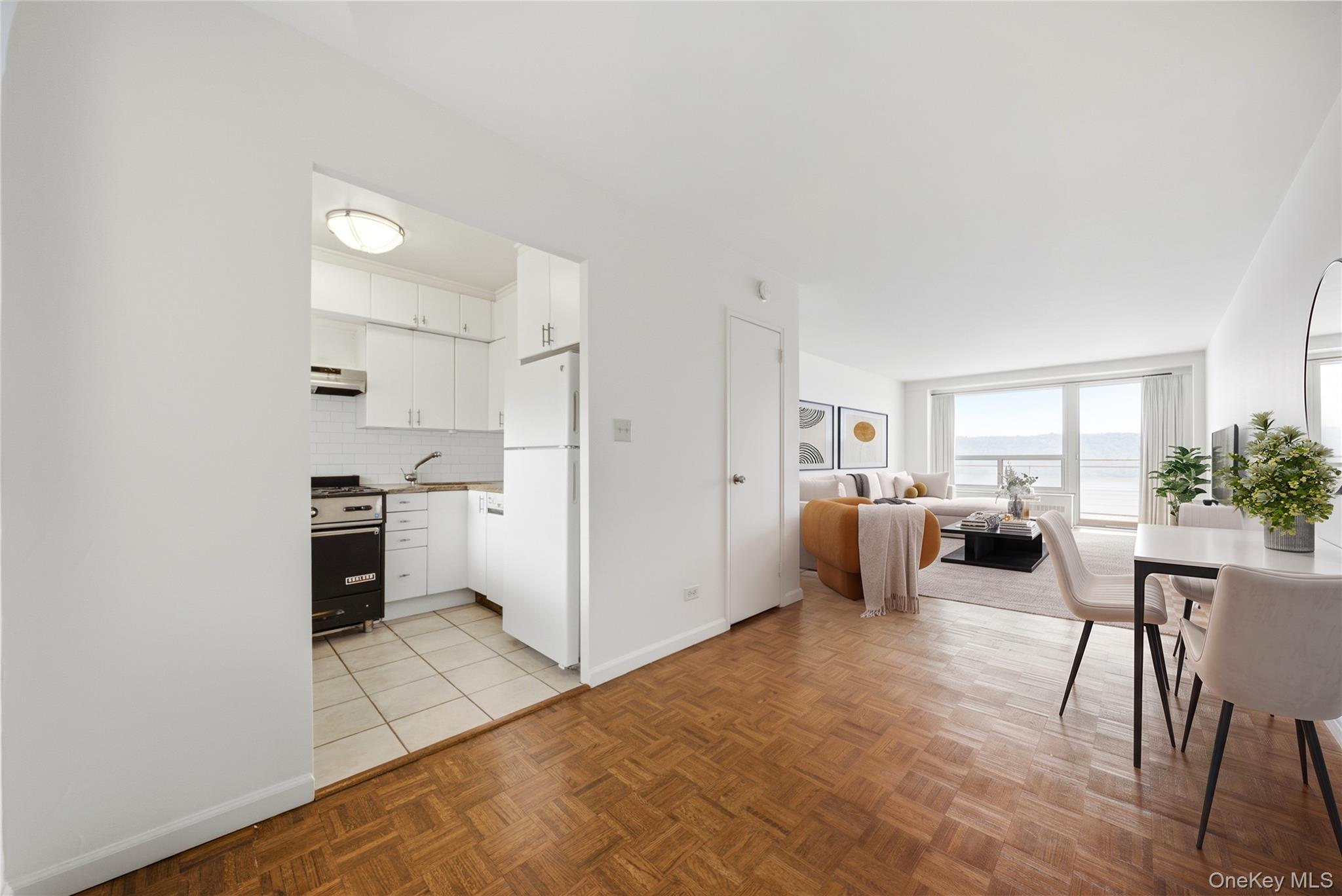 2575 Palisade Avenue, Unit 11J photo 2