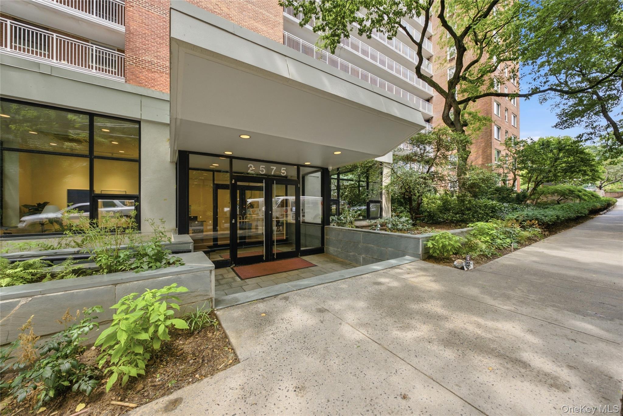 2575 Palisade Avenue, Unit 11J photo 8