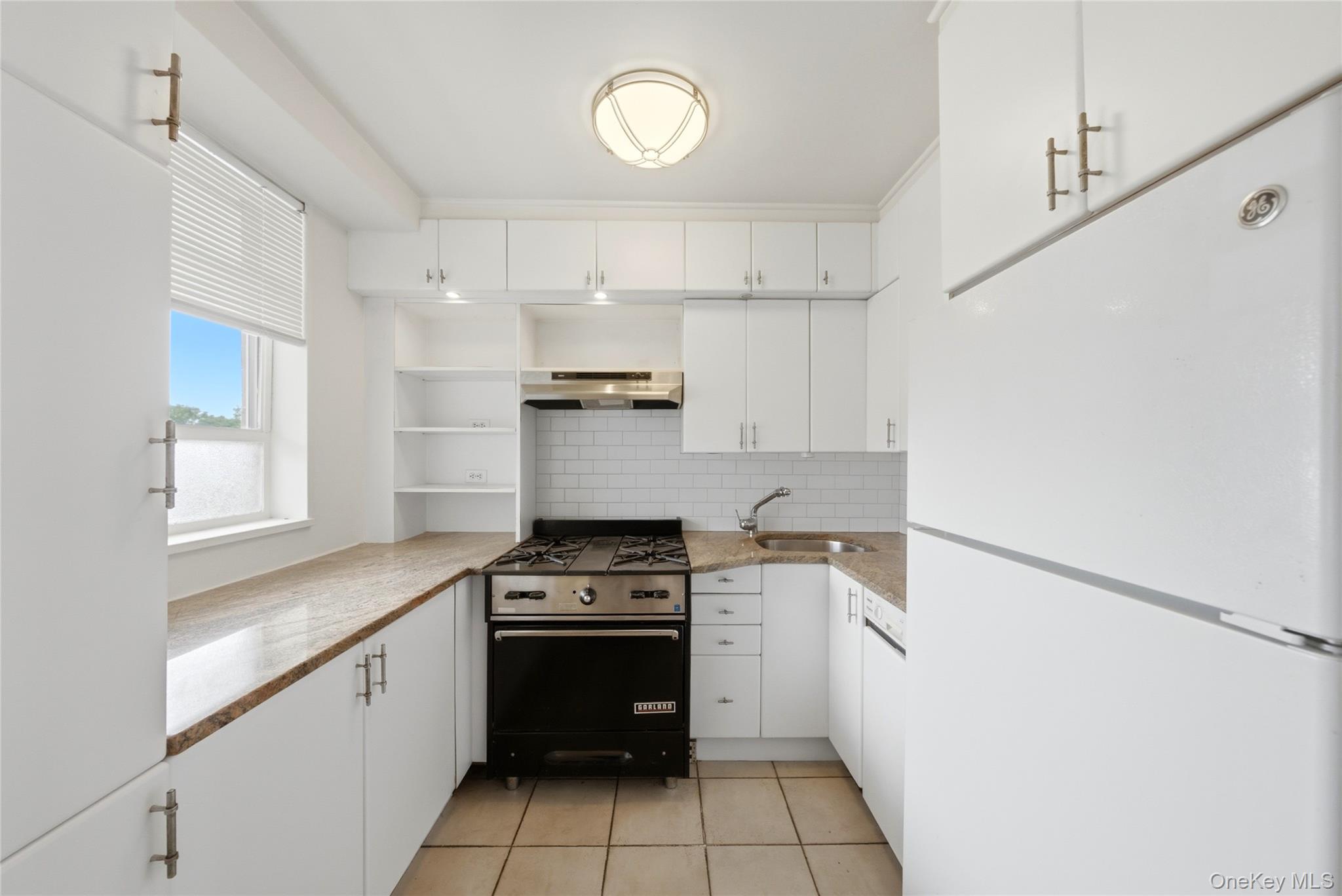 2575 Palisade Avenue, Unit 11J photo 6