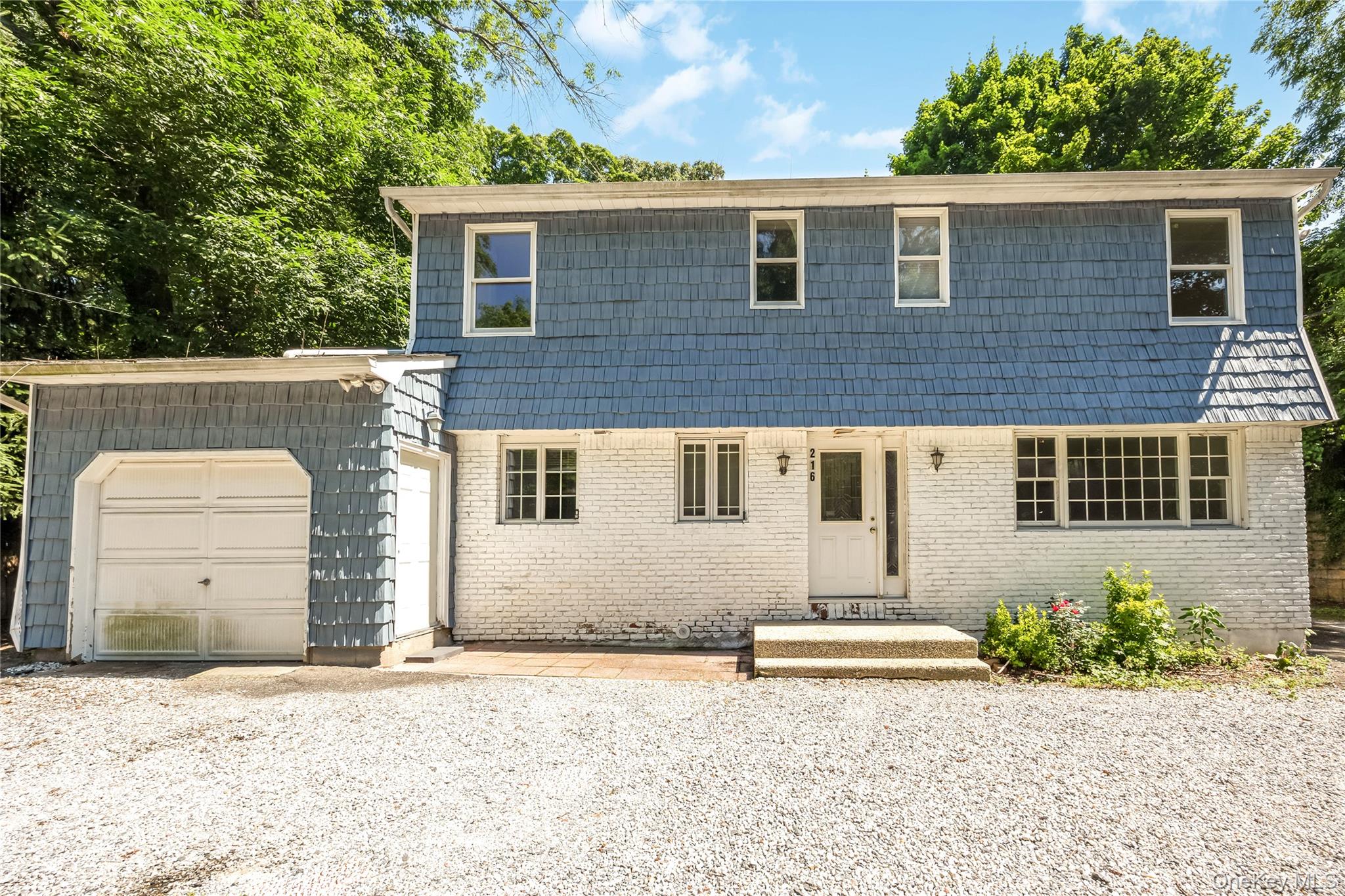 216 Woodbury Road – For Sale