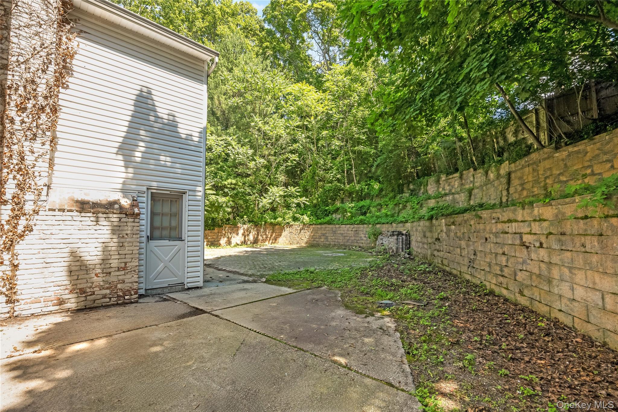 216 Woodbury Road – For Sale photo 4