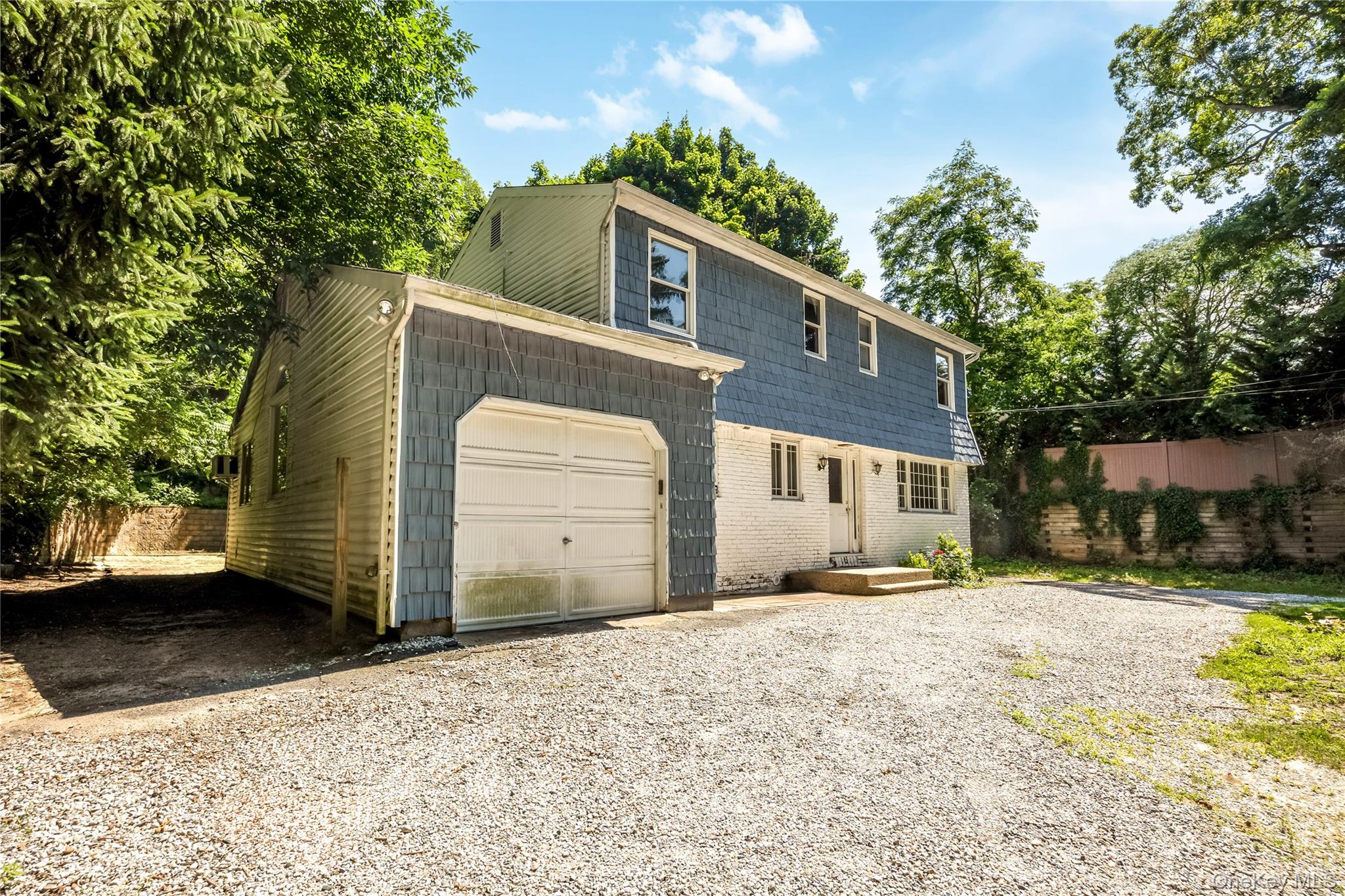 216 Woodbury Road – For Sale photo 2
