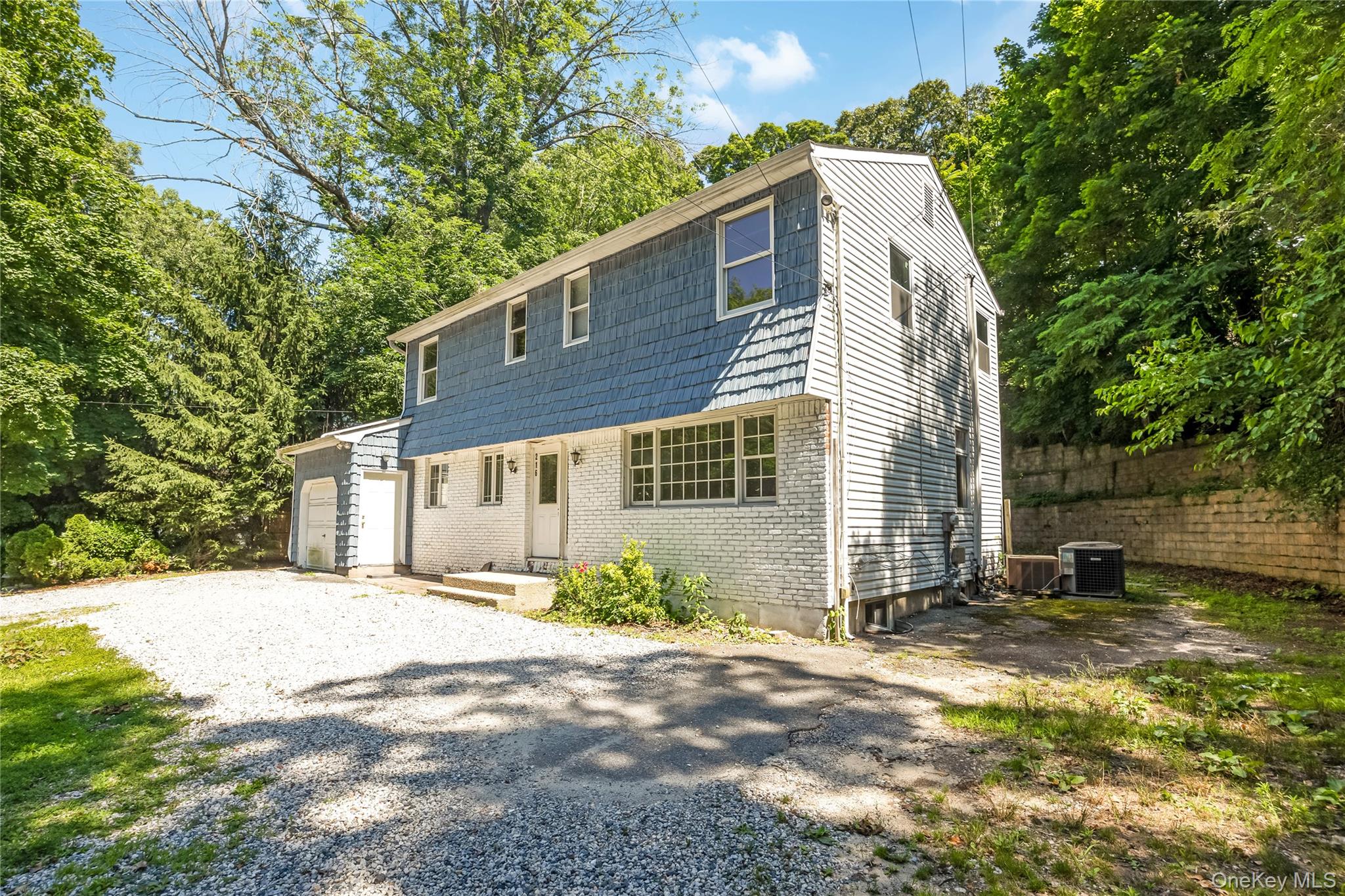 216 Woodbury Road – For Sale photo 3