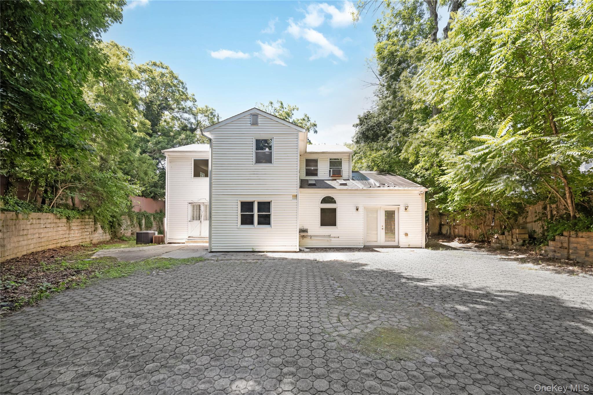 216 Woodbury Road – For Sale photo 5