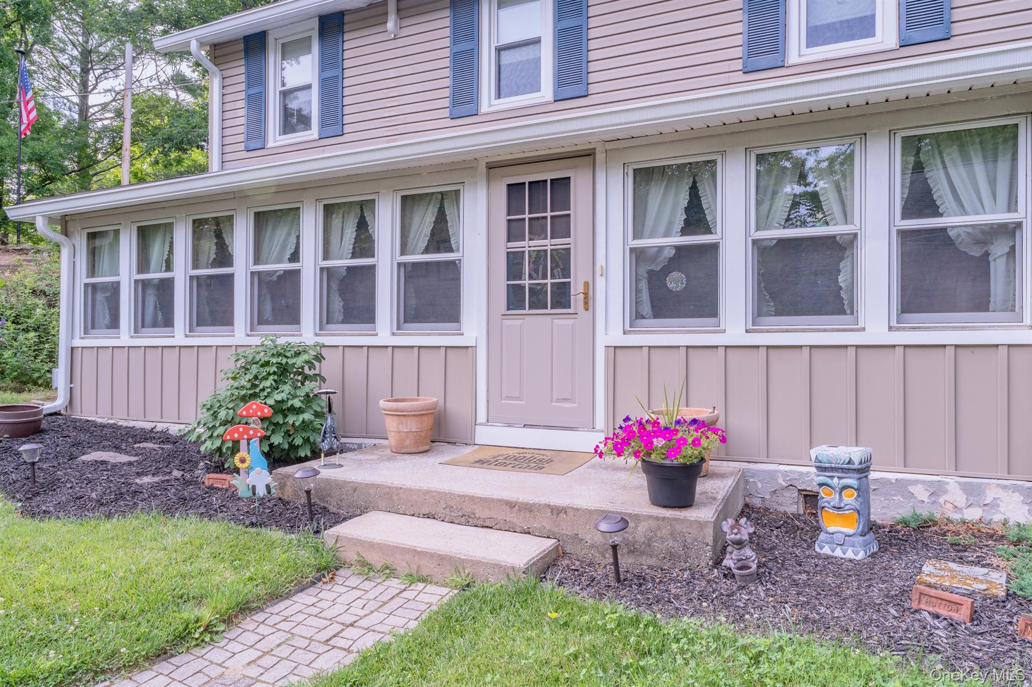 542 Blue Mountain Road – For Sale photo 2