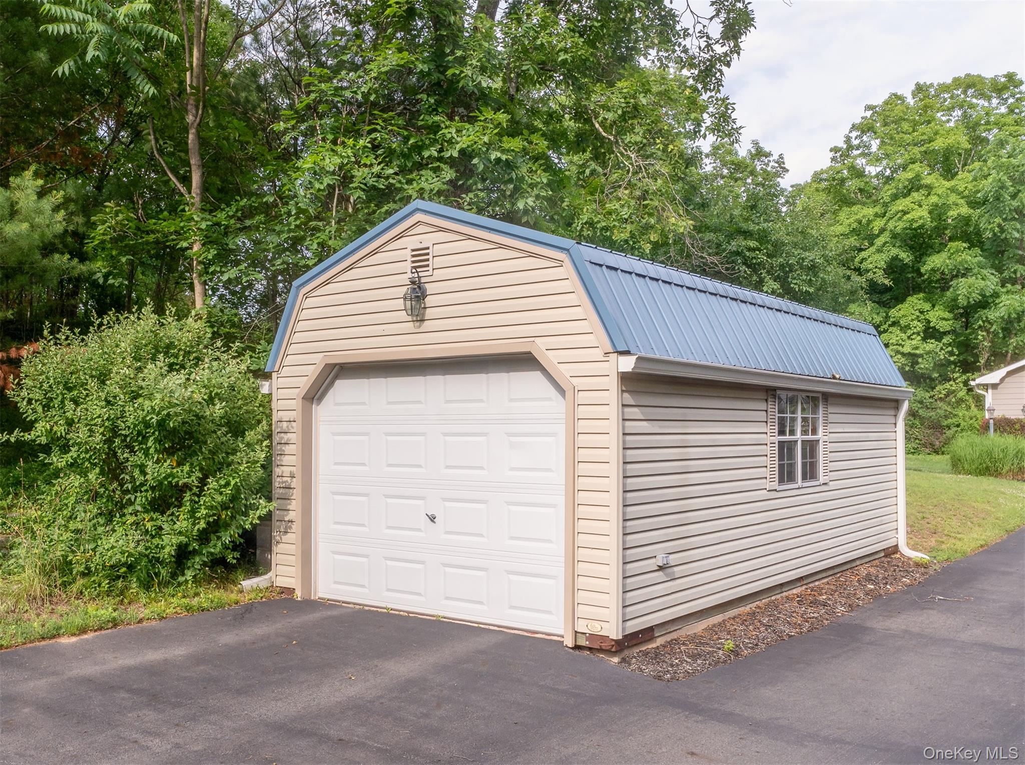 542 Blue Mountain Road – For Sale photo 36