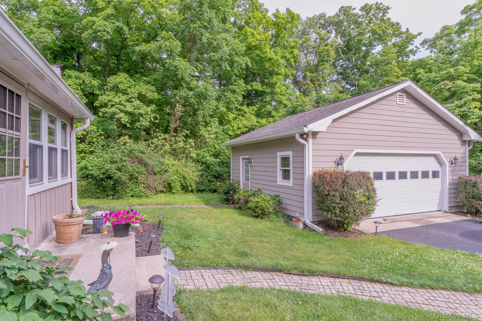 542 Blue Mountain Road – For Sale photo 4