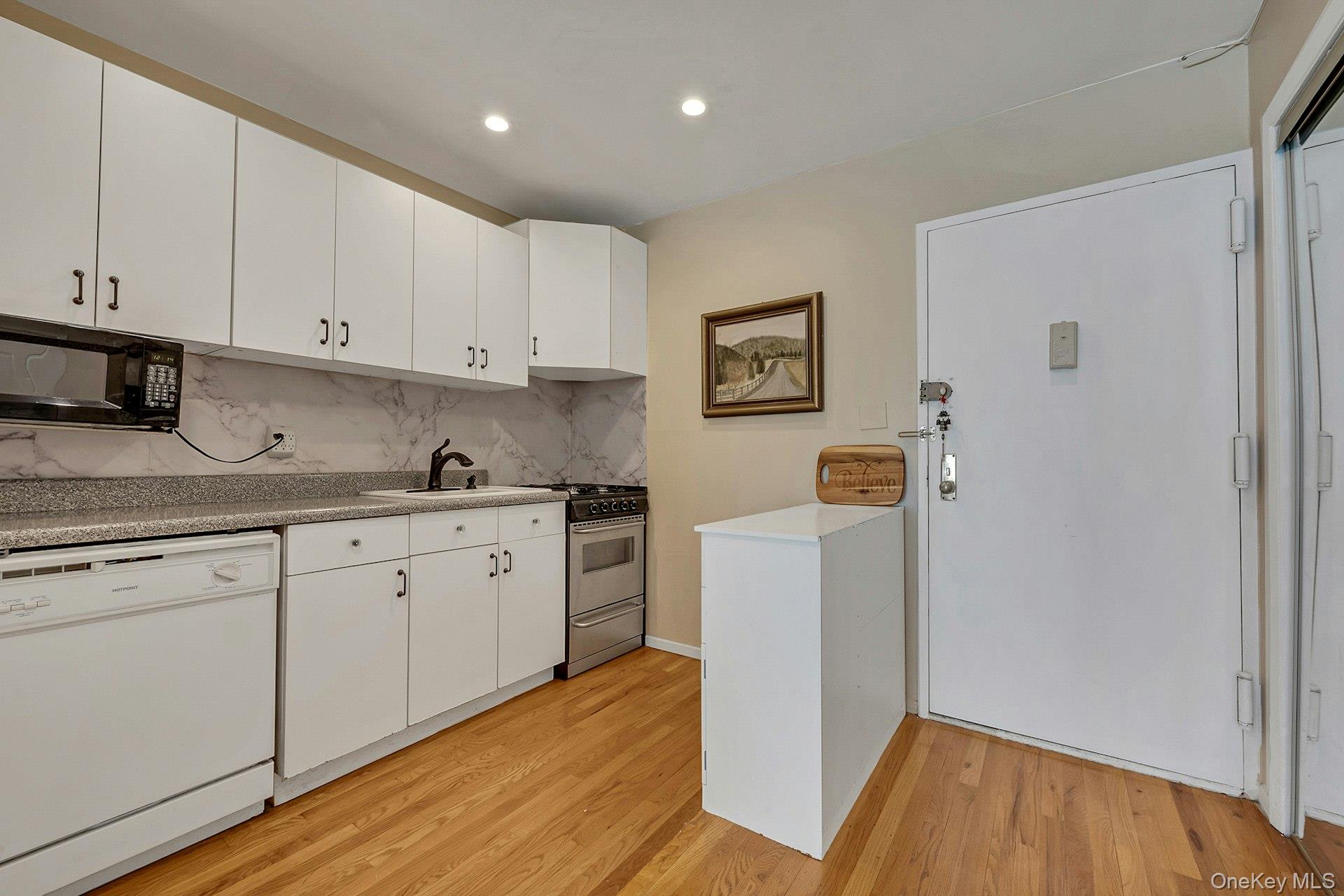2221 Palmer Avenue, Unit 3G photo 4