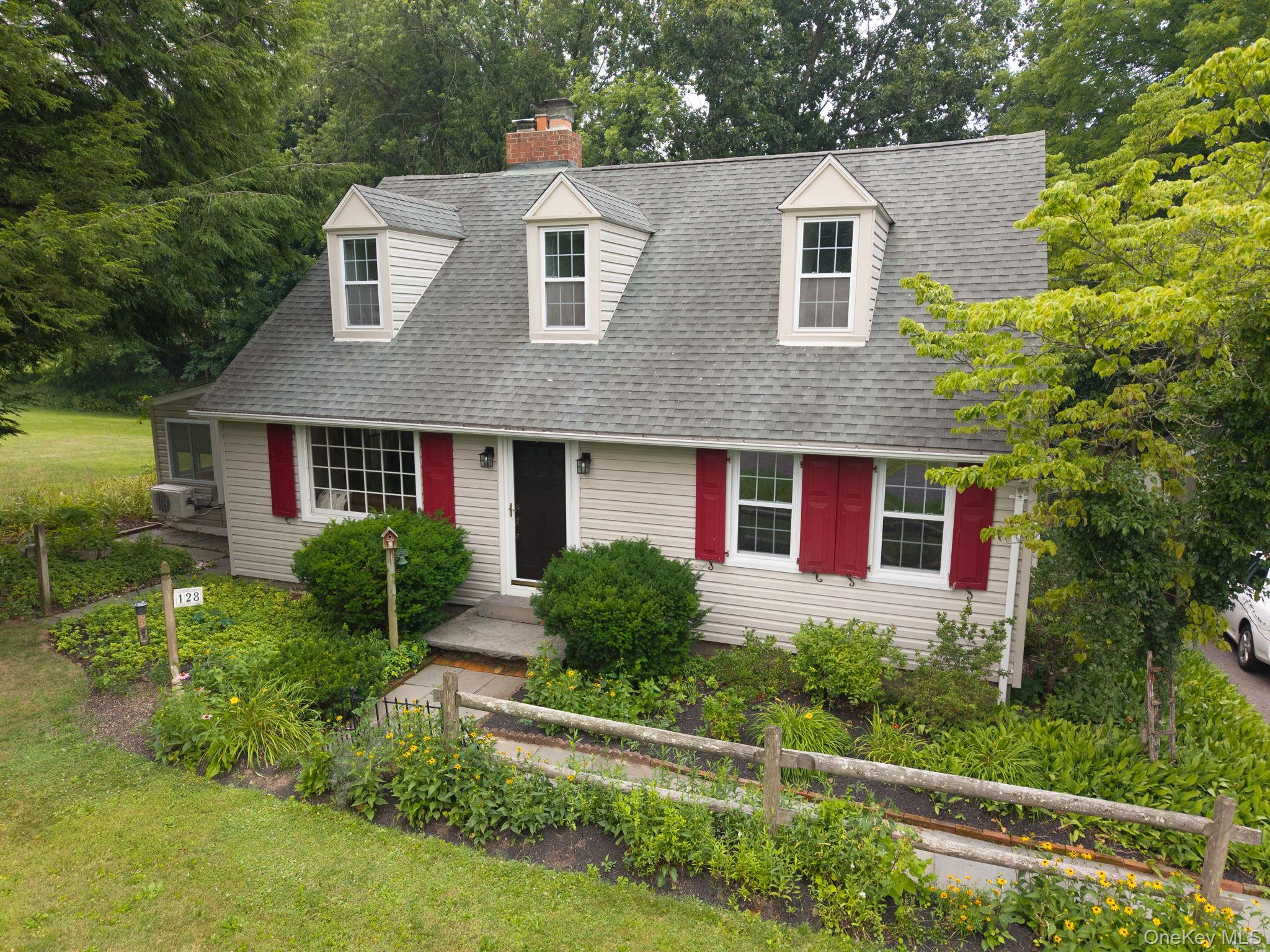 128 Rosa Lane – For Sale