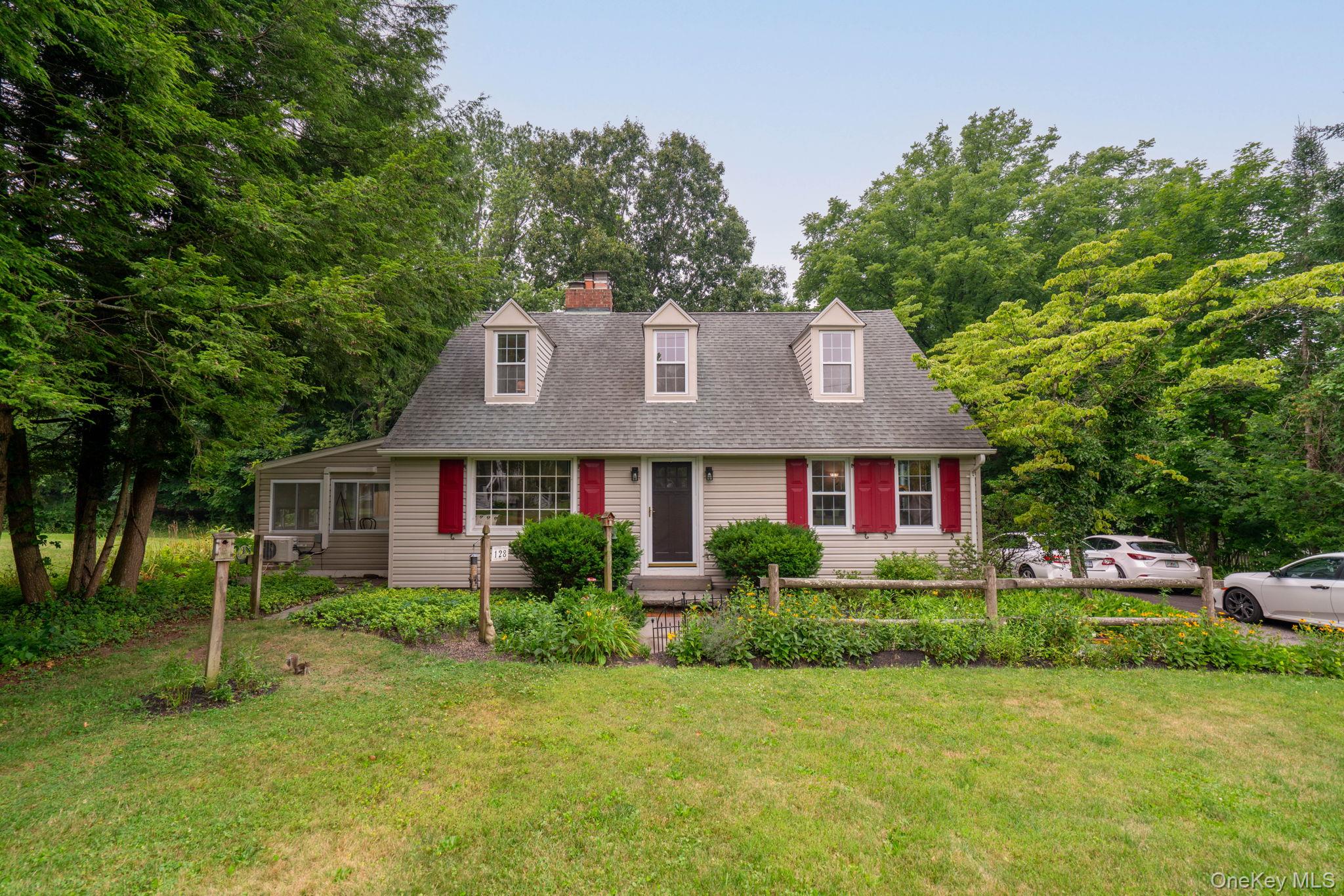 128 Rosa Lane – For Sale photo 2