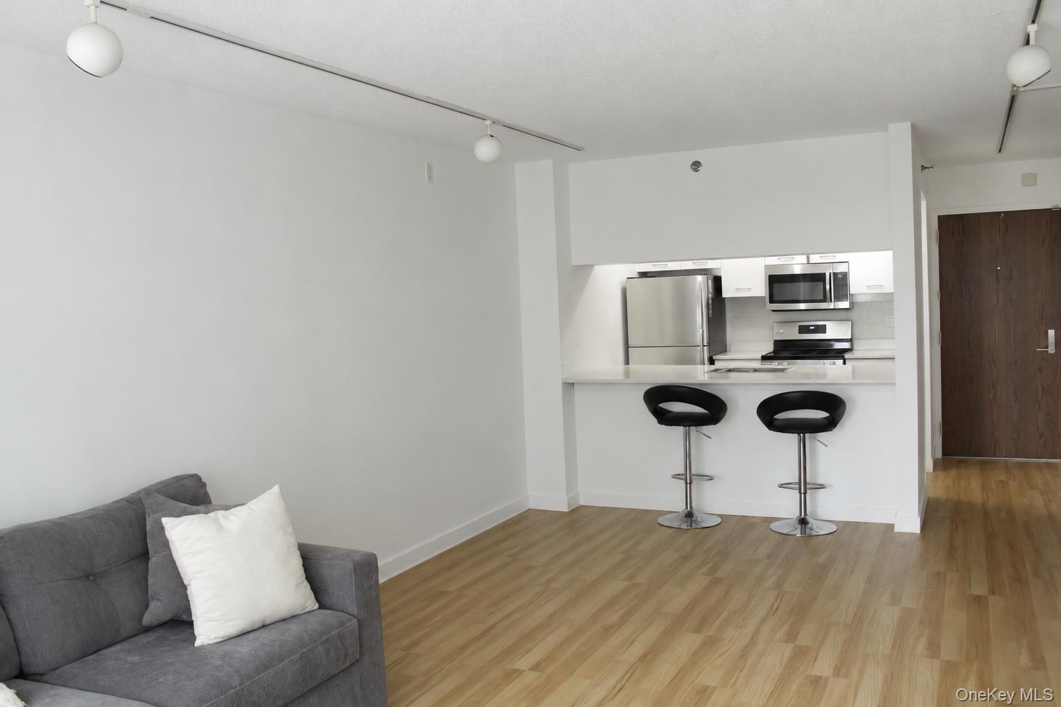 4 Martine Avenue, Unit 611 photo 4