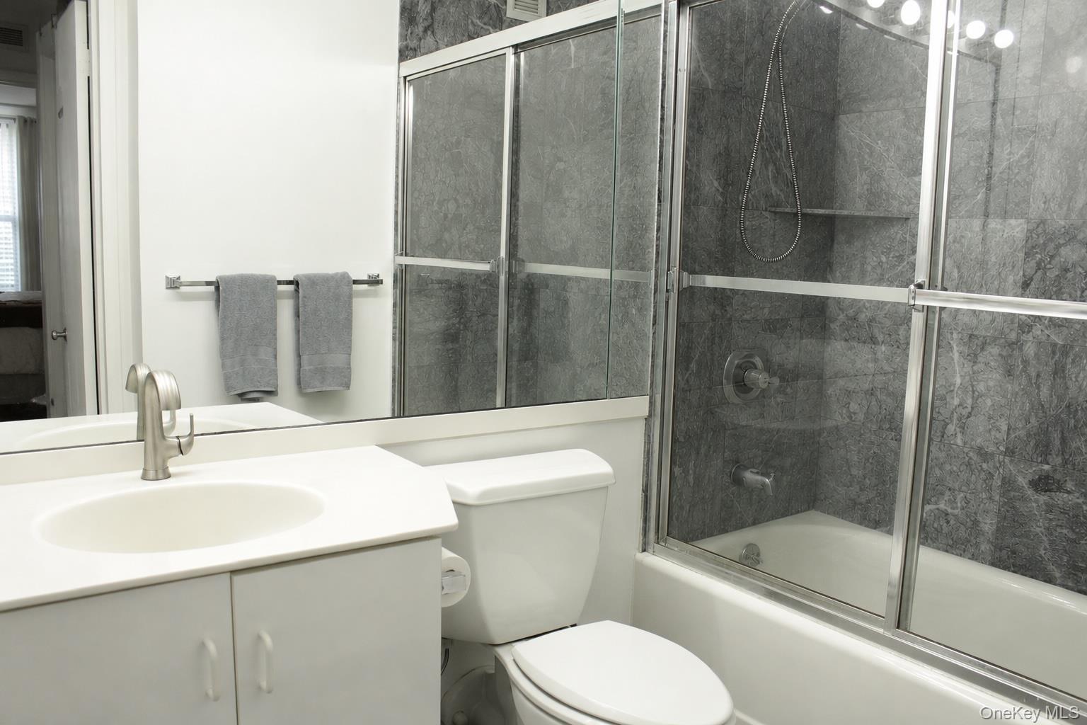 4 Martine Avenue, Unit 611 photo 7