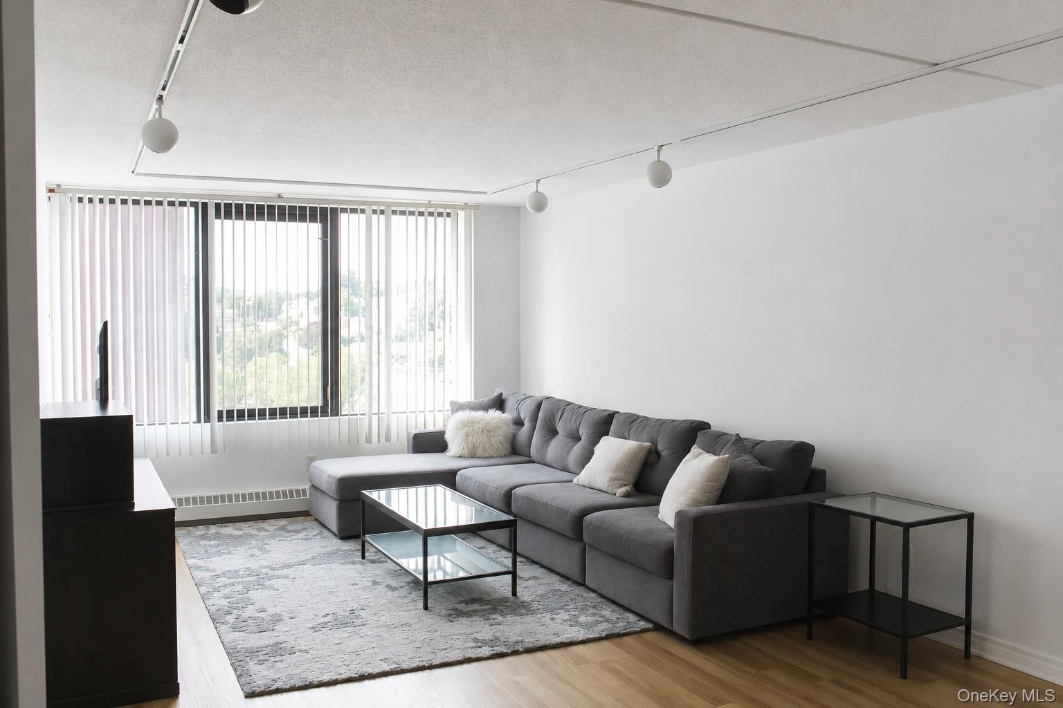 4 Martine Avenue, Unit 611 photo 3