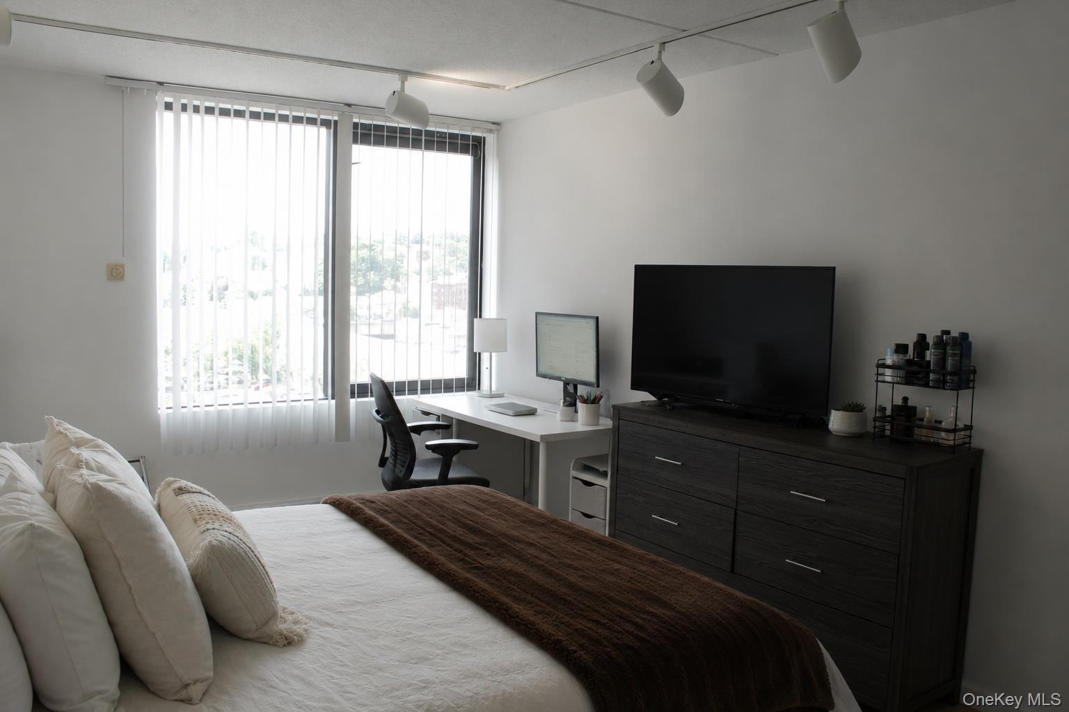 4 Martine Avenue, Unit 611 photo 8
