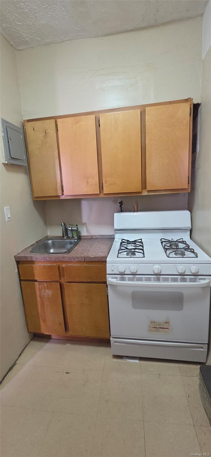 32-30 93 Street, Unit C8 photo 7