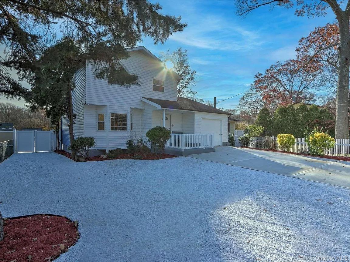 146 Moriches Middle Island Road – For Sale