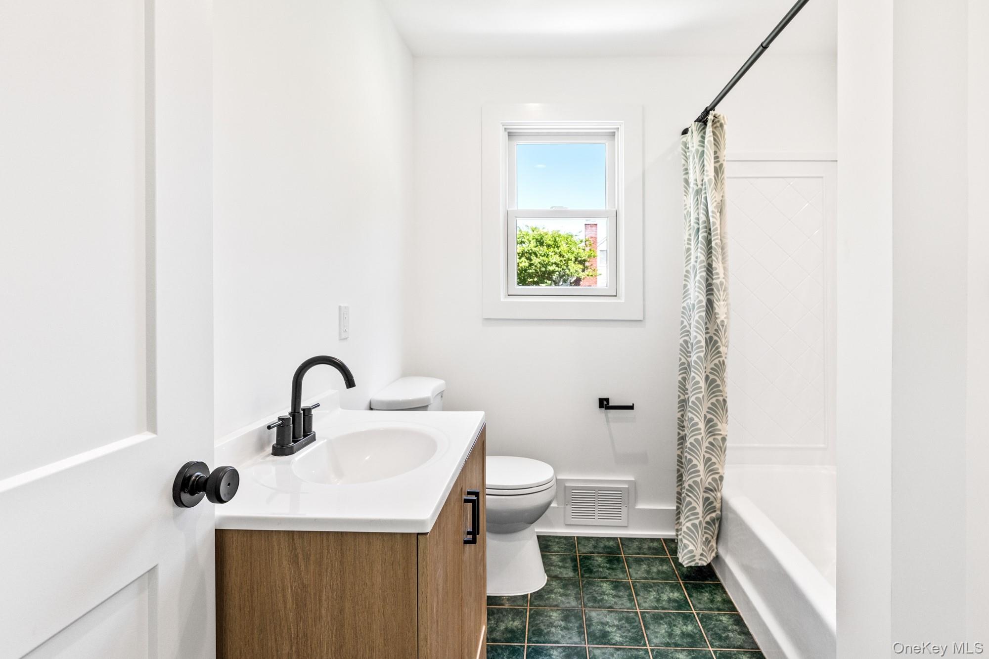 90 Sunrise Avenue – For Sale photo 17