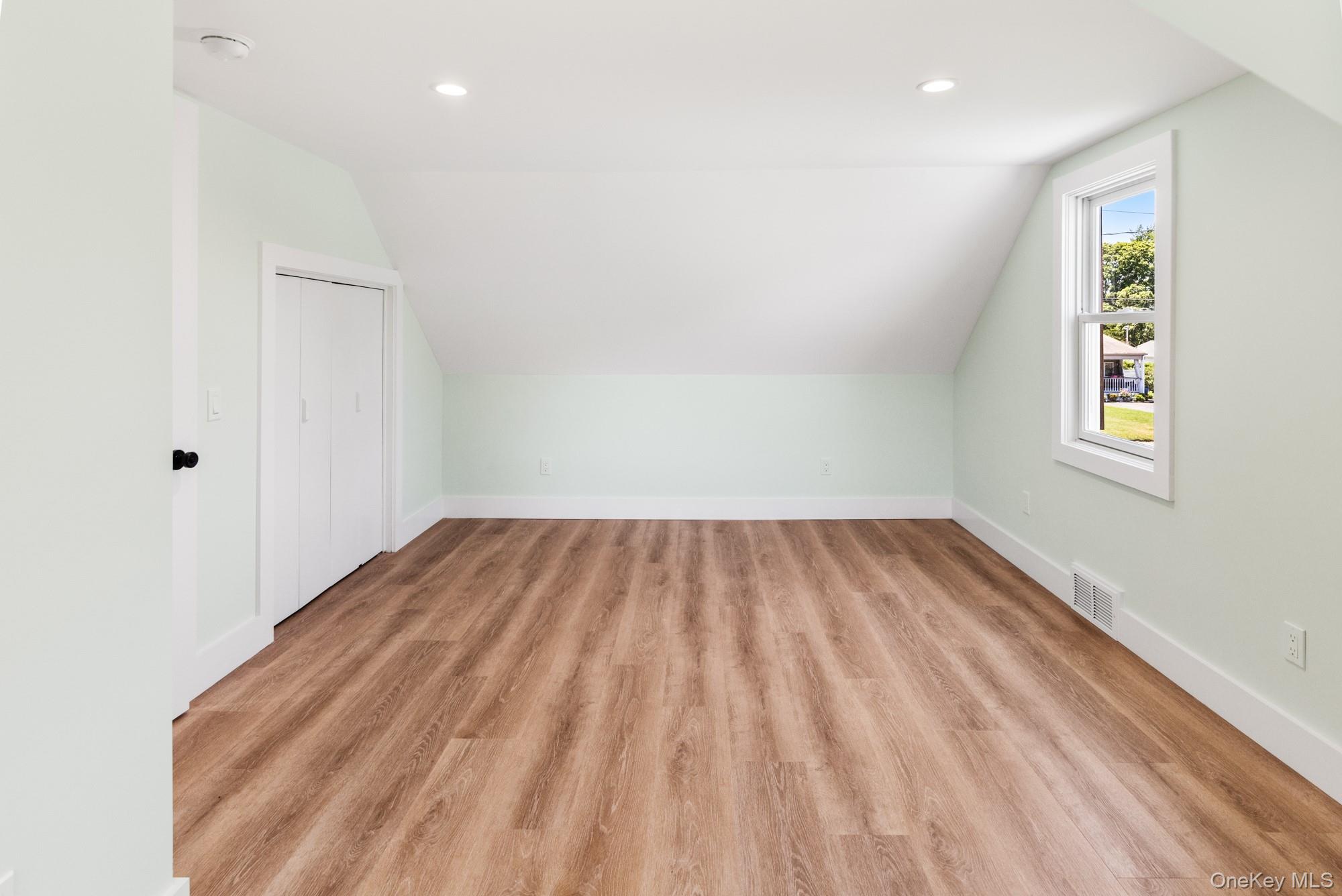 90 Sunrise Avenue – For Sale photo 32