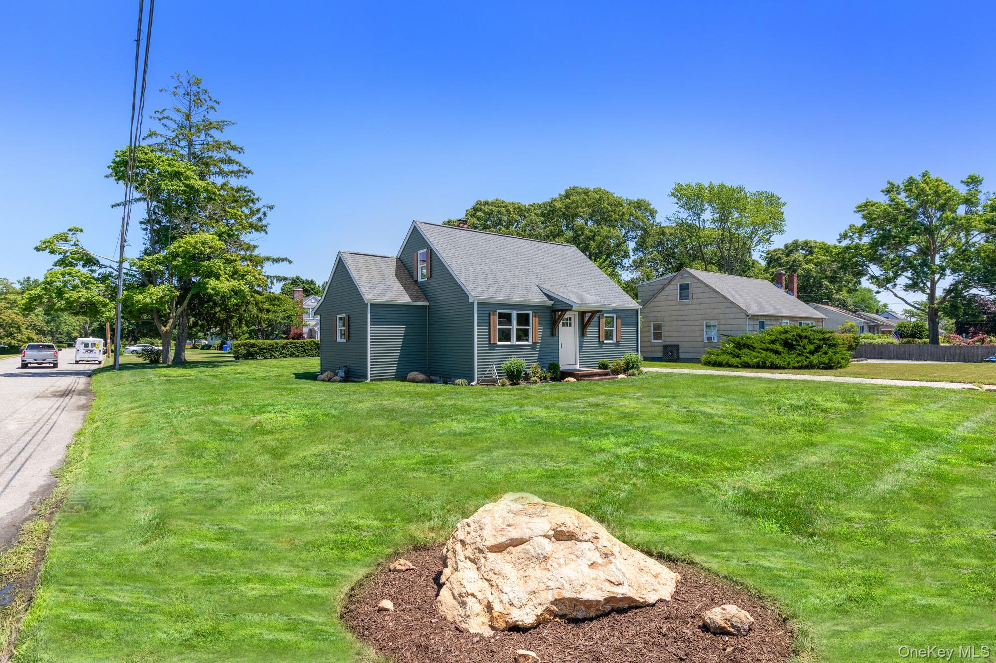 90 Sunrise Avenue – For Sale