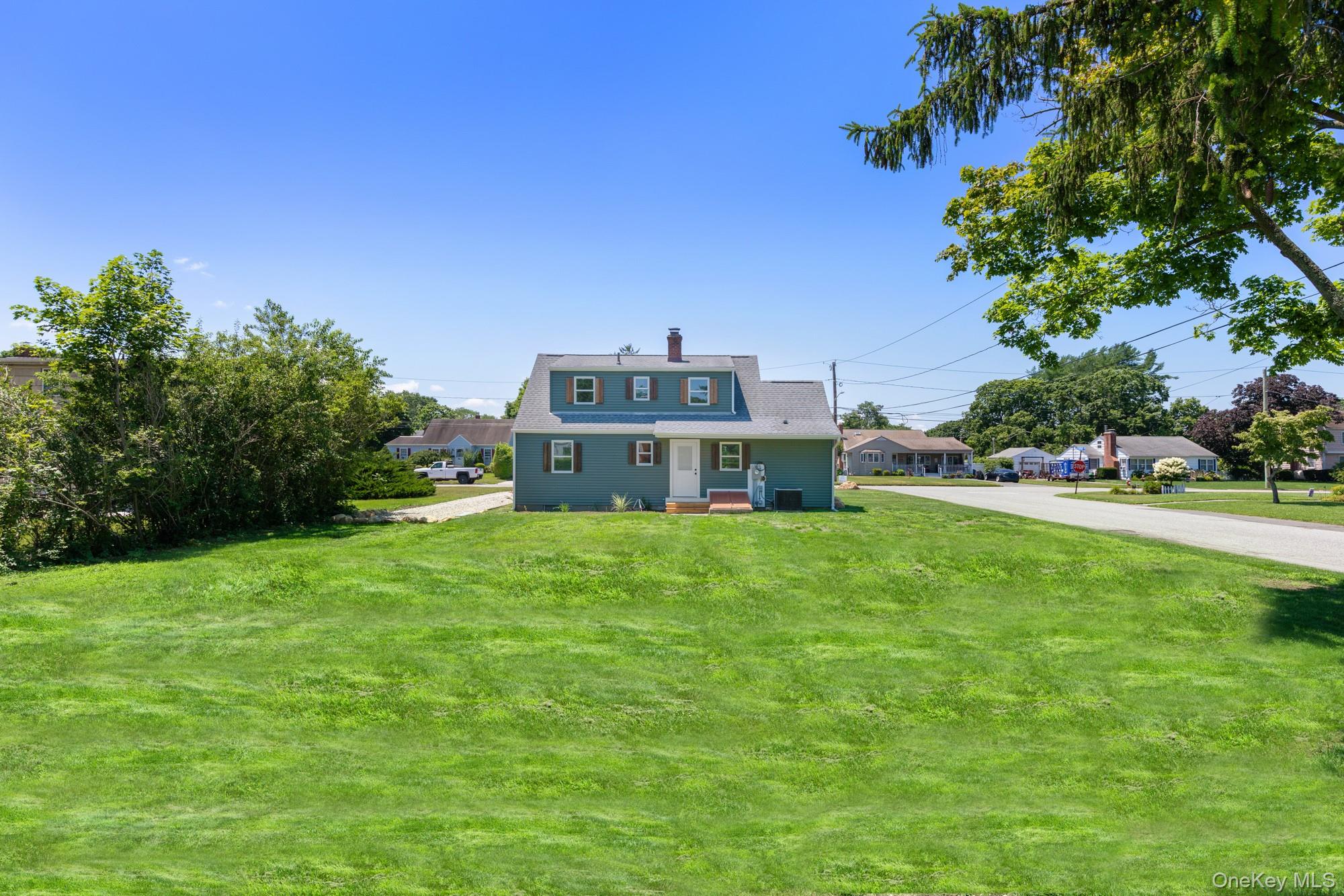 90 Sunrise Avenue – For Sale photo 4