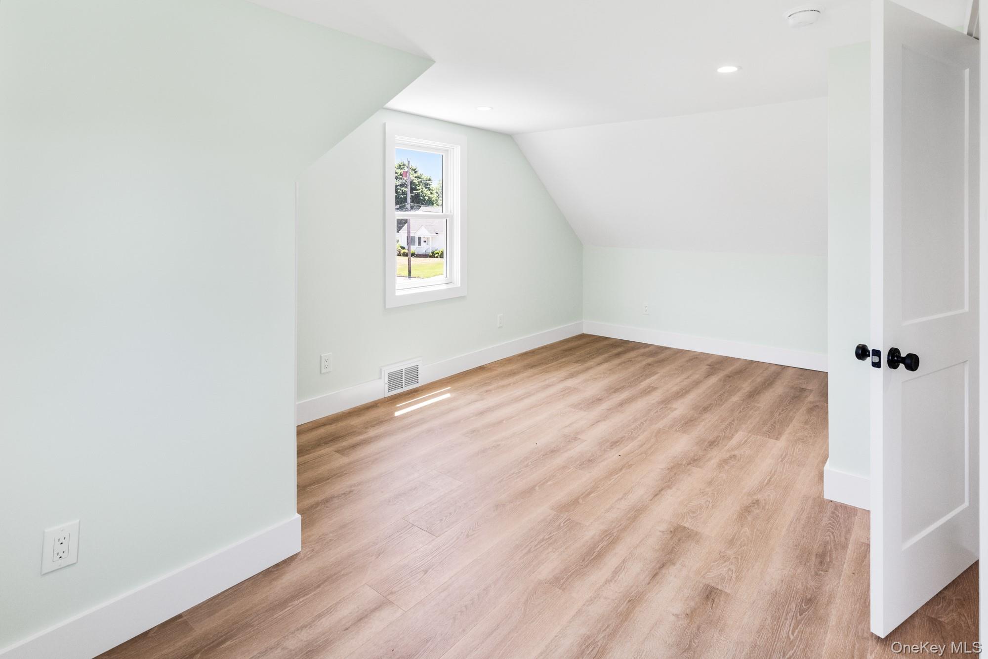 90 Sunrise Avenue – For Sale photo 26