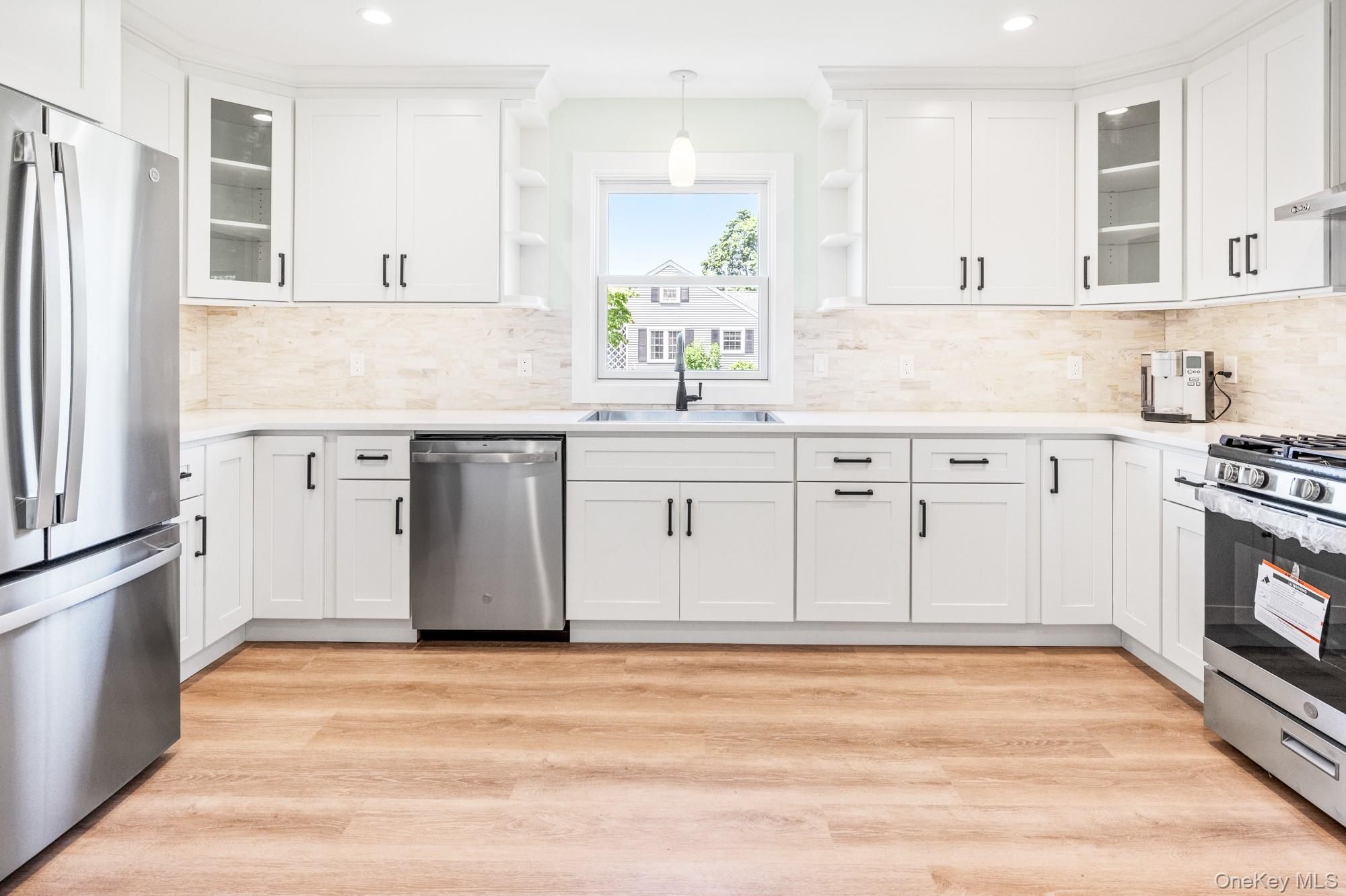 90 Sunrise Avenue – For Sale photo 14