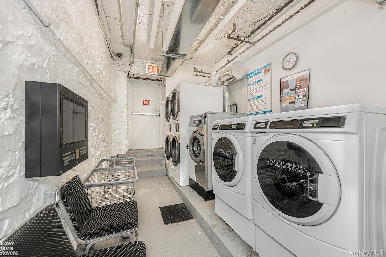 225 Bennett Avenue, Unit 60 photo 15