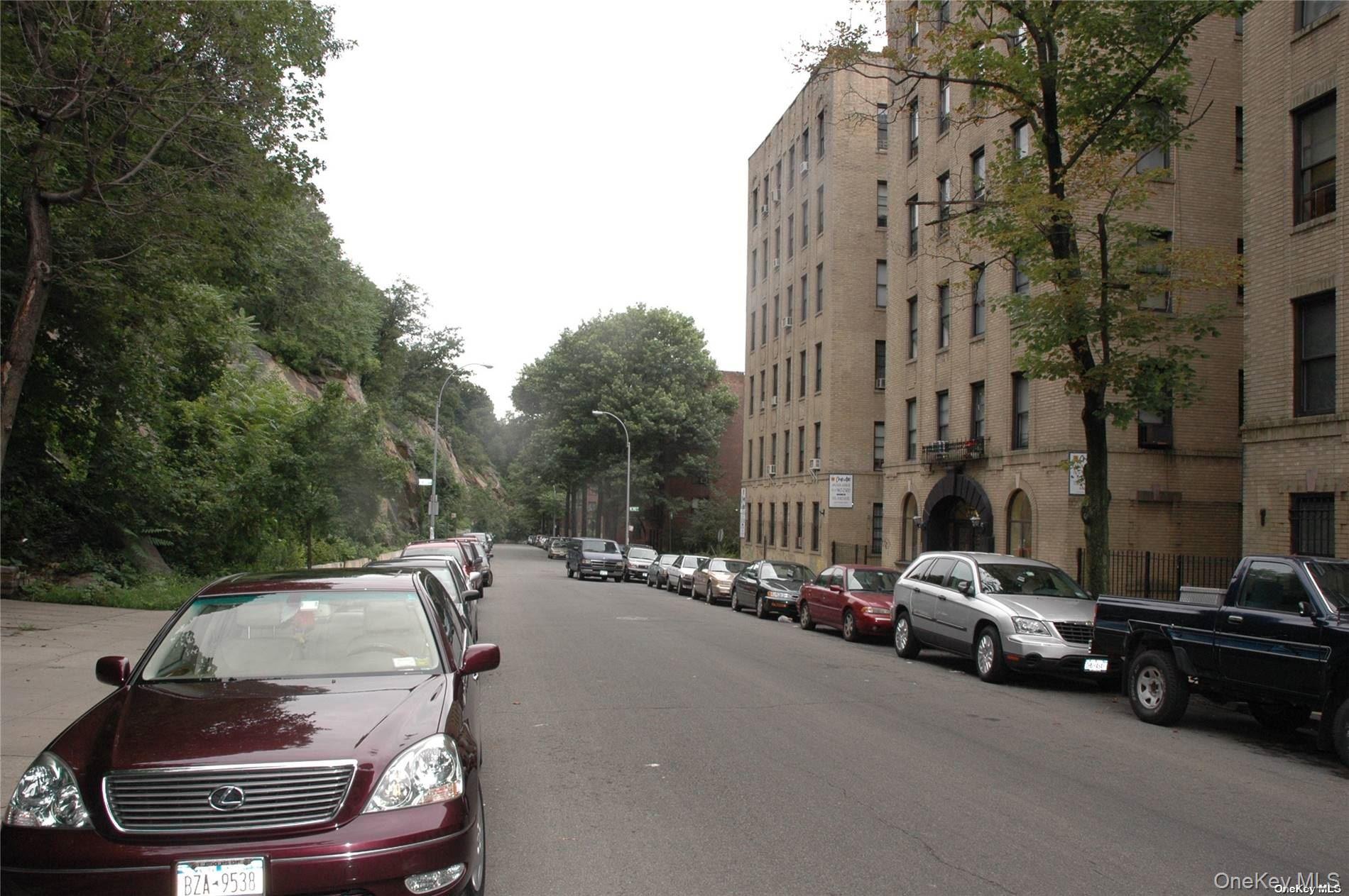 225 Bennett Avenue, Unit 60