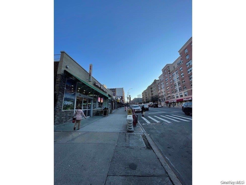 225 Bennett Avenue, Unit 60 photo 12